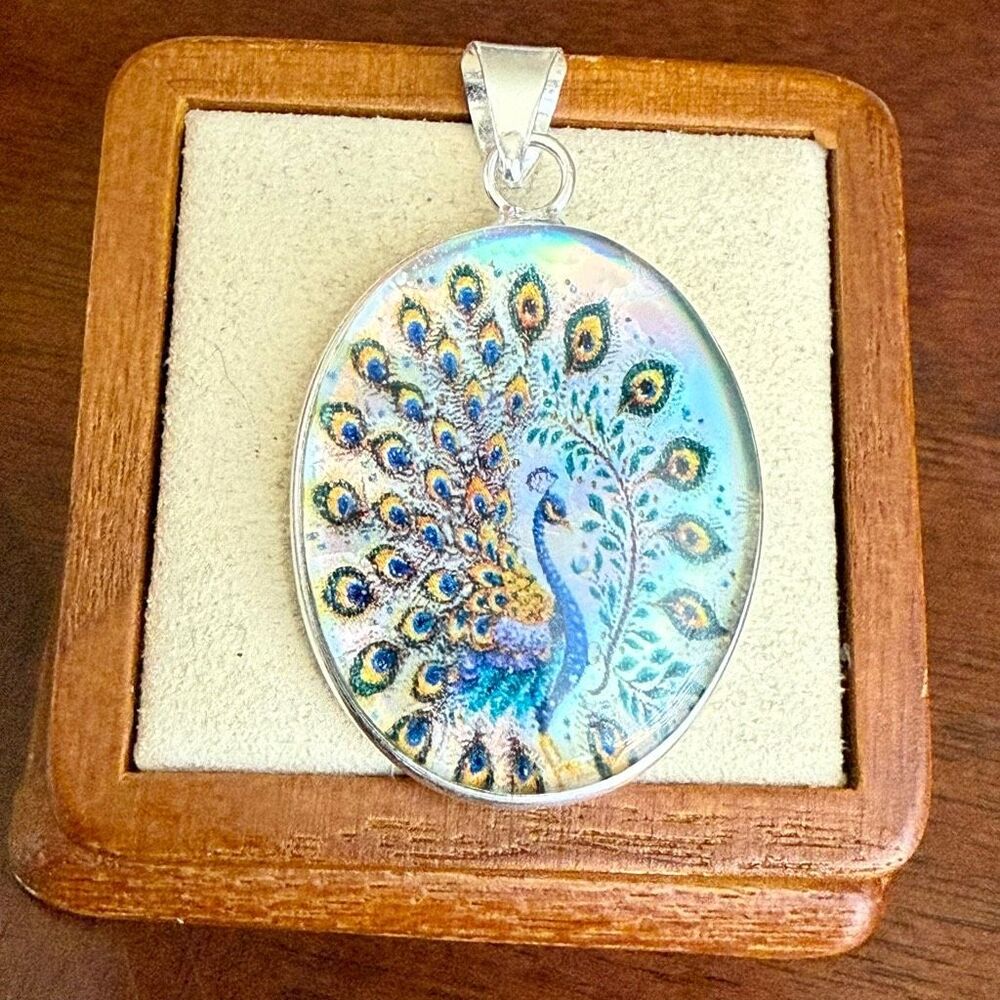 Stunning Peacock Dichroic Glass Pendant Necklace Silver New - Picture 5 of 6